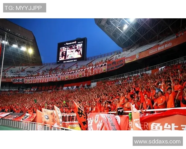 广州恒大与鲁能激战正酣比分悬念迭起引发球迷热议